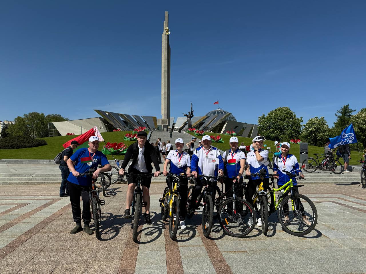 Работники предприятия «Белгеодезия» приняли участие в патриотическом велопробеге «Дорогами памяти»