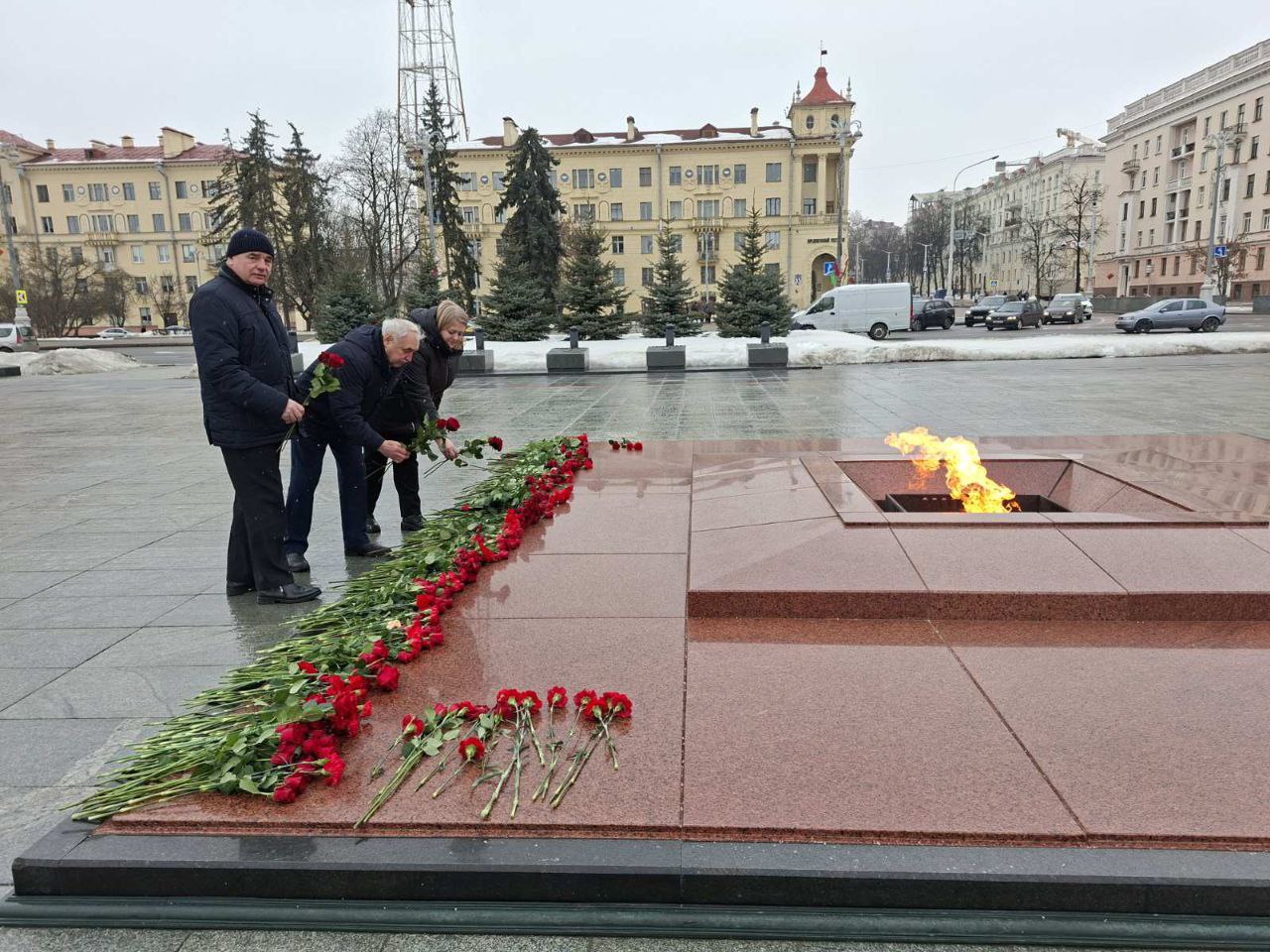 В честь героев: «Белгеодезия» на площади
