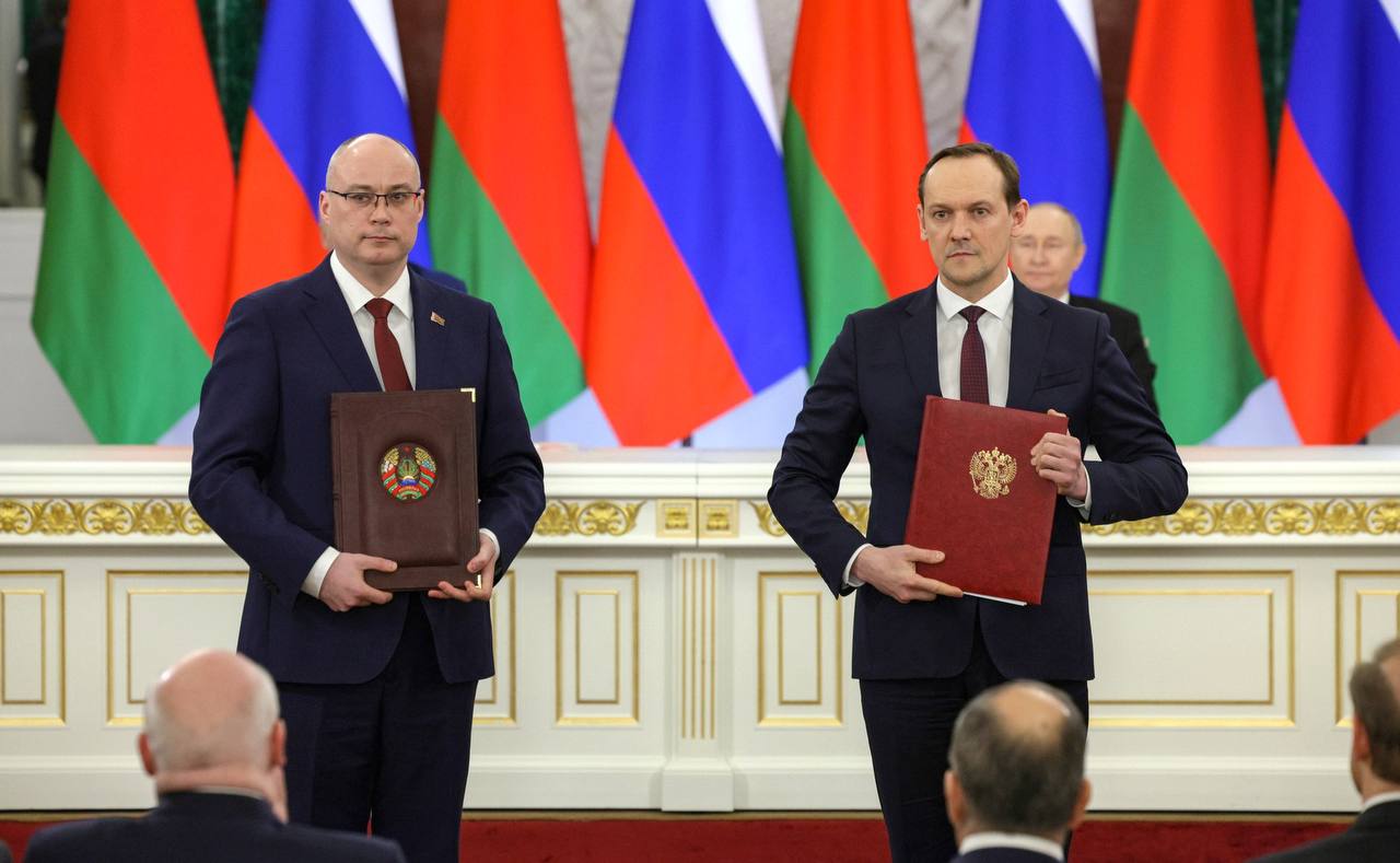 Состоялась церемония обмена российско-белорусскими документами, подписанными в ходе официального визита Александра Лукашенко в Российскую Федерацию Состоялась церемония обмена российско-белорусскими документами, подписанными в ходе официального визита Александра Лукашенко в Российскую Федерацию